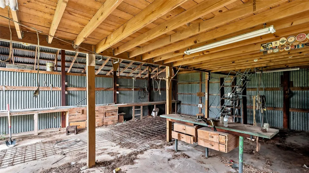 16121 Fm 2620 Road Bedias, TX 77831