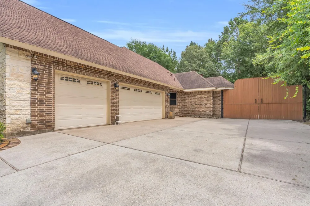 26123 E Crown Crossing Drive Montgomery, TX 77316