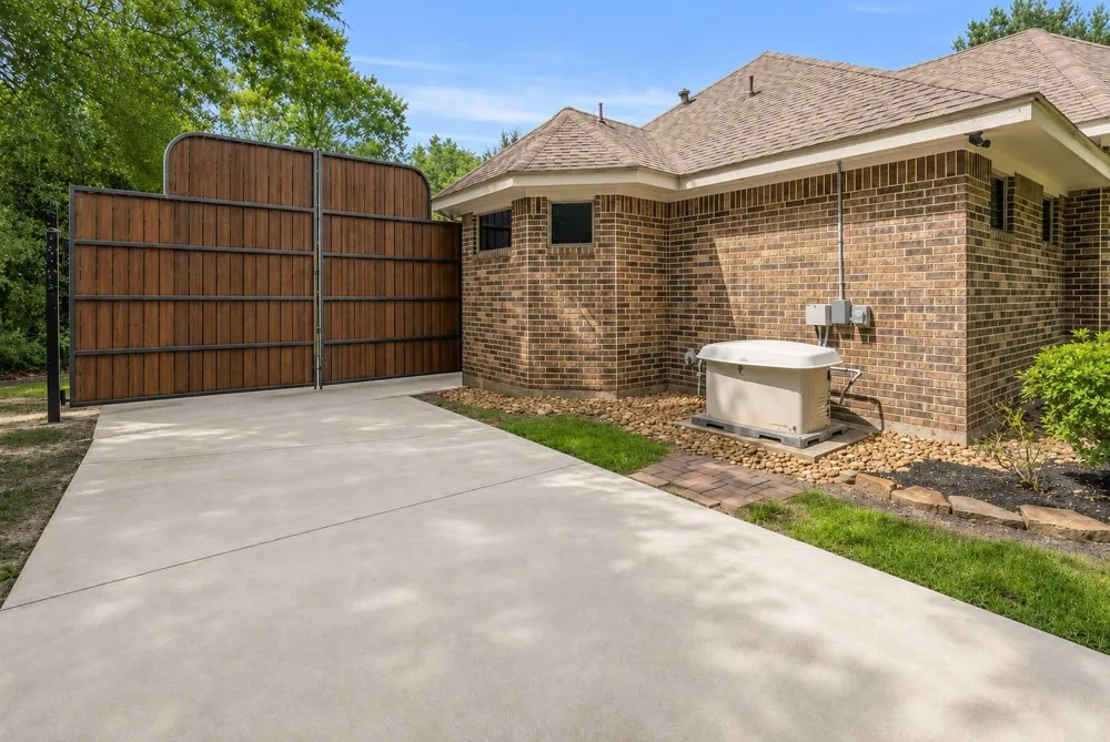 26123 E Crown Crossing Drive Montgomery, TX 77316