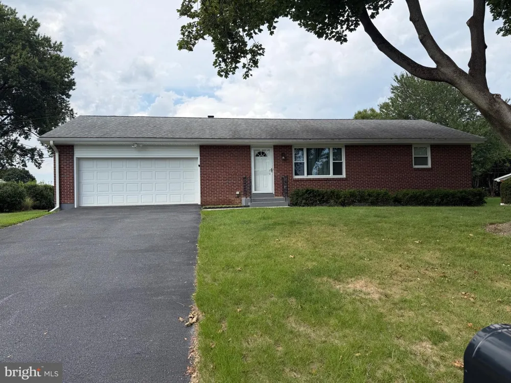 2633 SUTTON PLACE S Lancaster, PA 17601