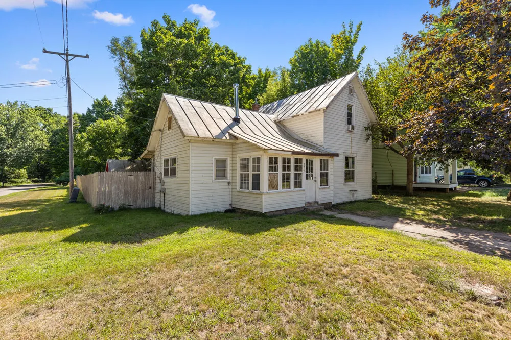220 Lincoln Street Howard City, MI 49329