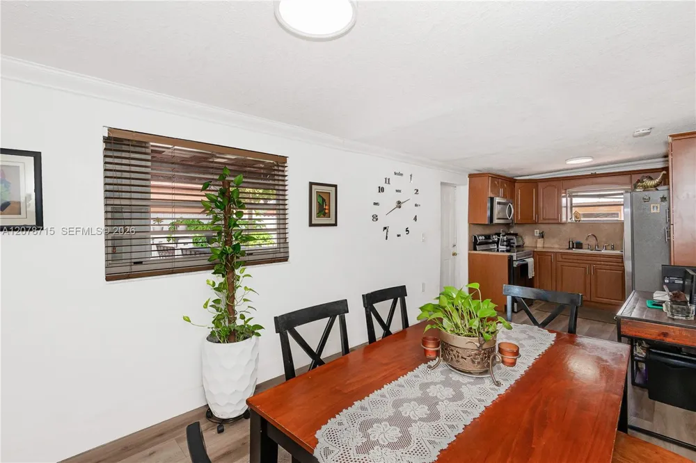 359 W 35th St Hialeah, FL 33012