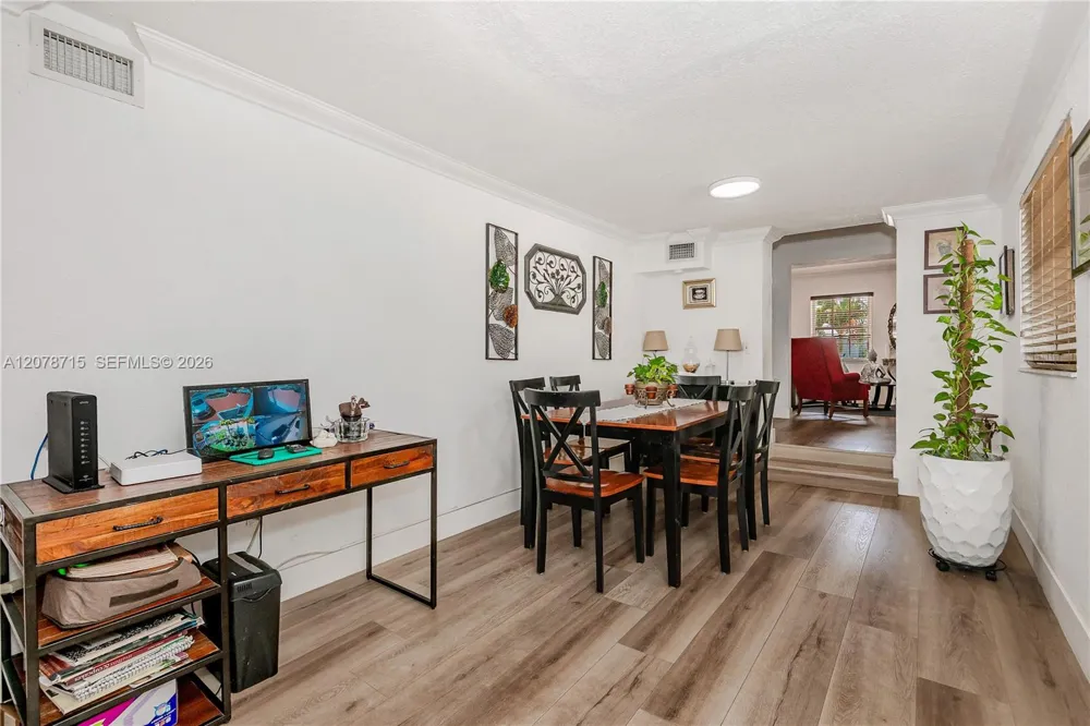 359 W 35th St Hialeah, FL 33012
