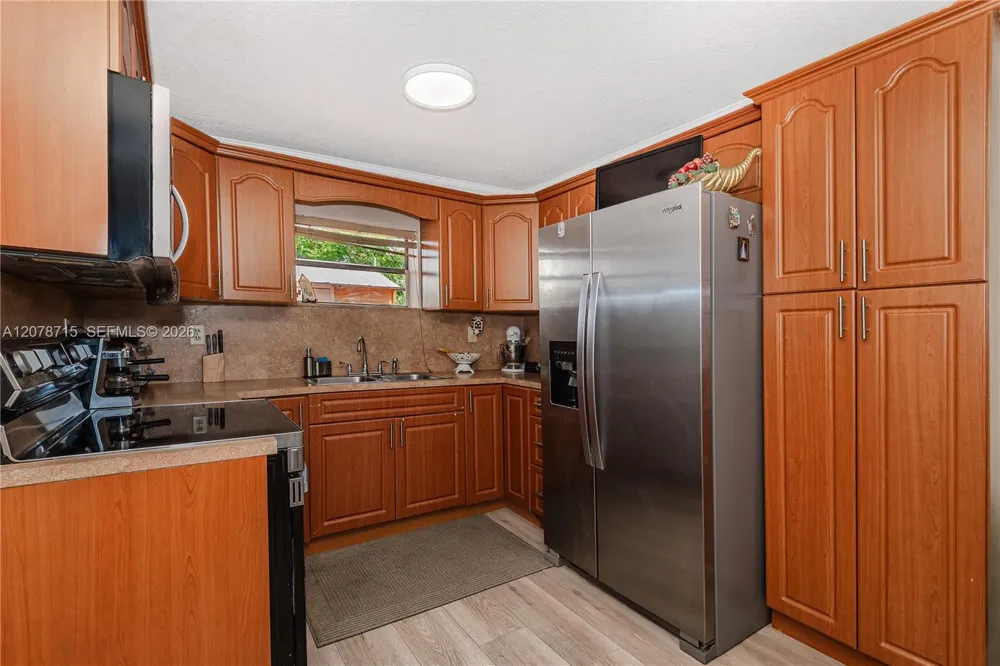 359 W 35th St Hialeah, FL 33012