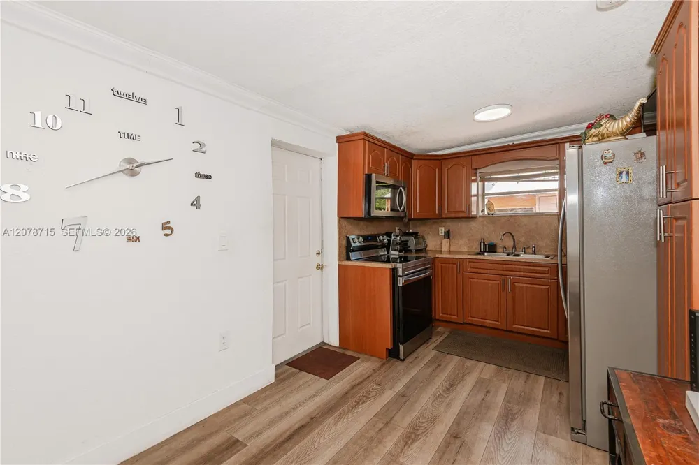 359 W 35th St Hialeah, FL 33012
