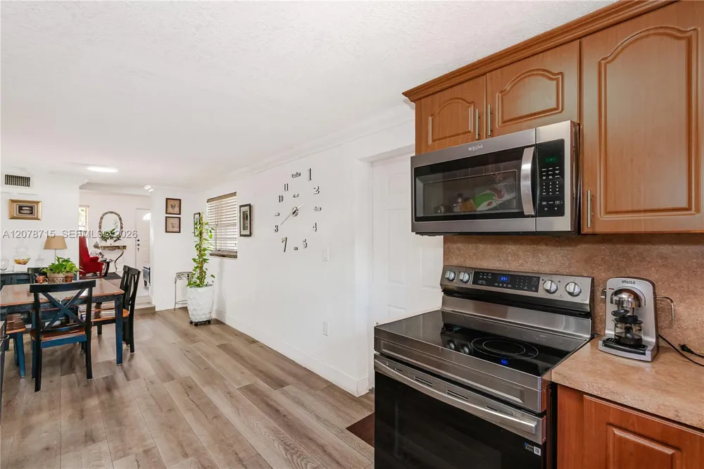 359 W 35th St Hialeah, FL 33012