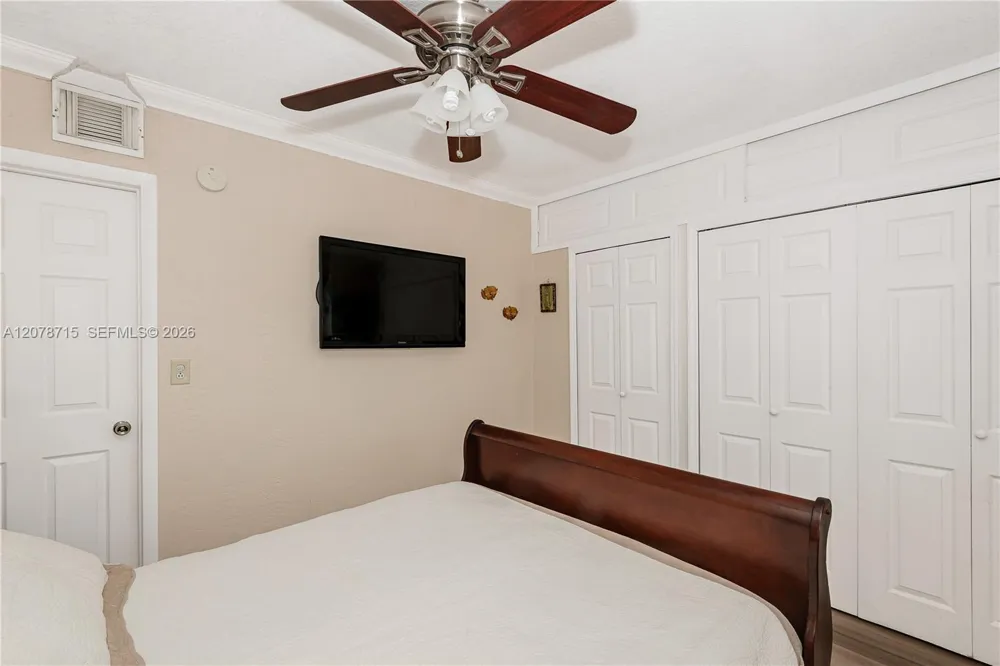 359 W 35th St Hialeah, FL 33012
