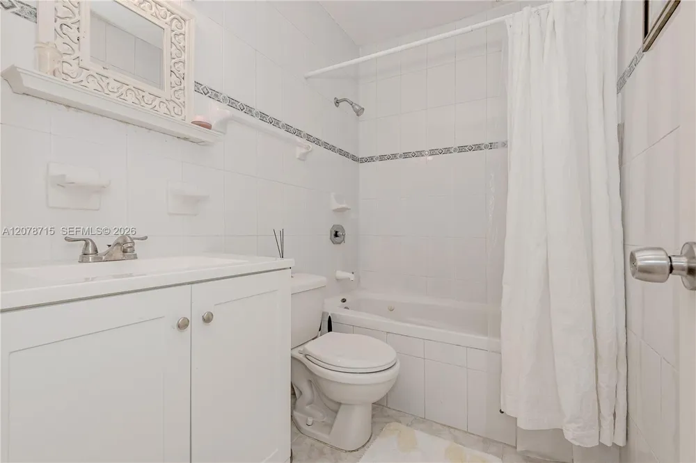 359 W 35th St Hialeah, FL 33012