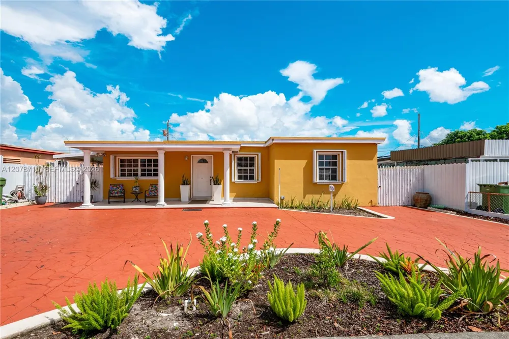 359 W 35th St Hialeah, FL 33012