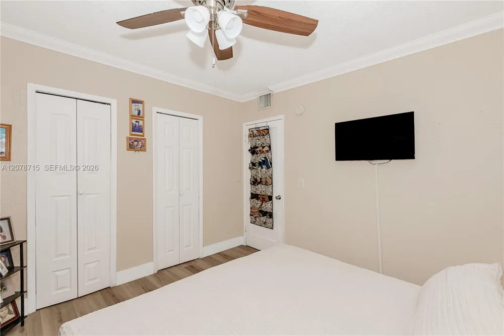 359 W 35th St Hialeah, FL 33012