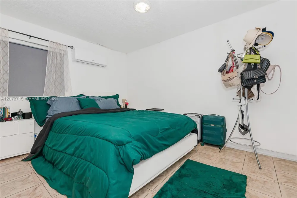 359 W 35th St Hialeah, FL 33012