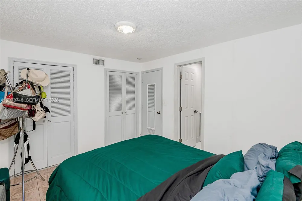 359 W 35th St Hialeah, FL 33012