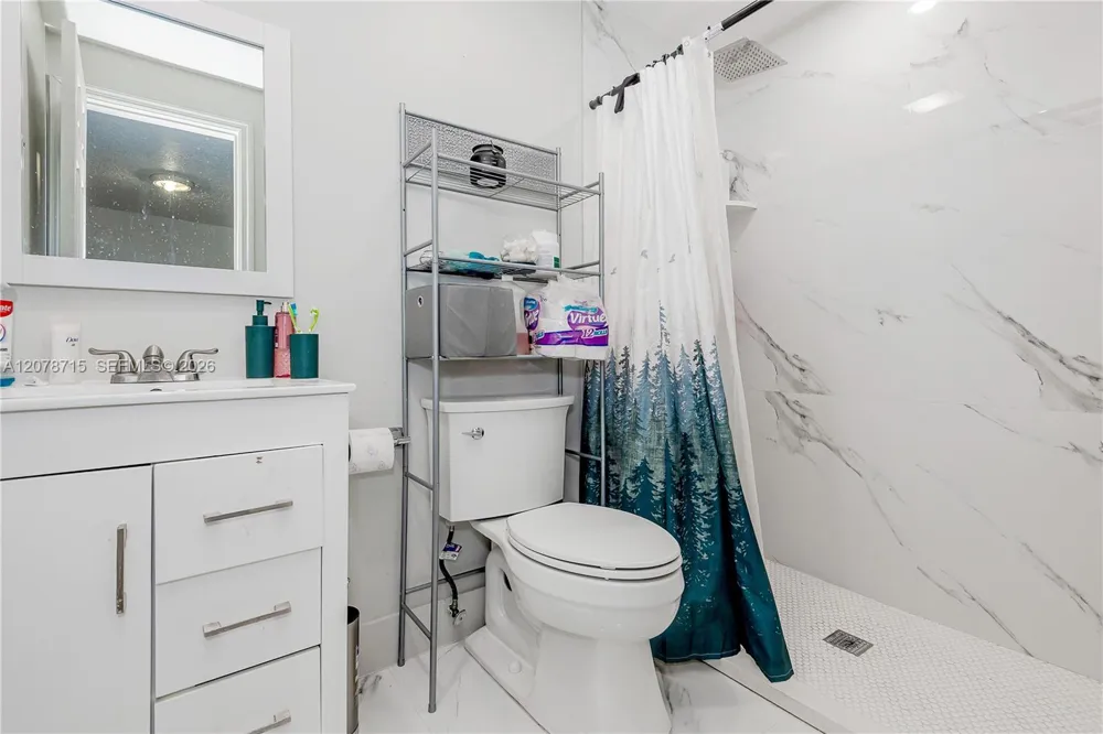 359 W 35th St Hialeah, FL 33012