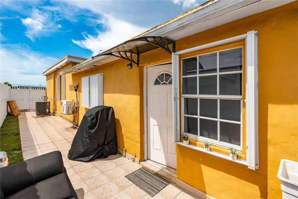 359 W 35th St Hialeah, FL 33012