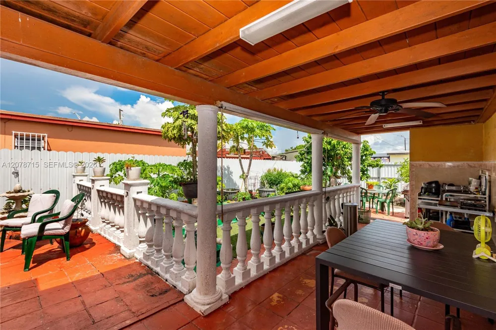 359 W 35th St Hialeah, FL 33012