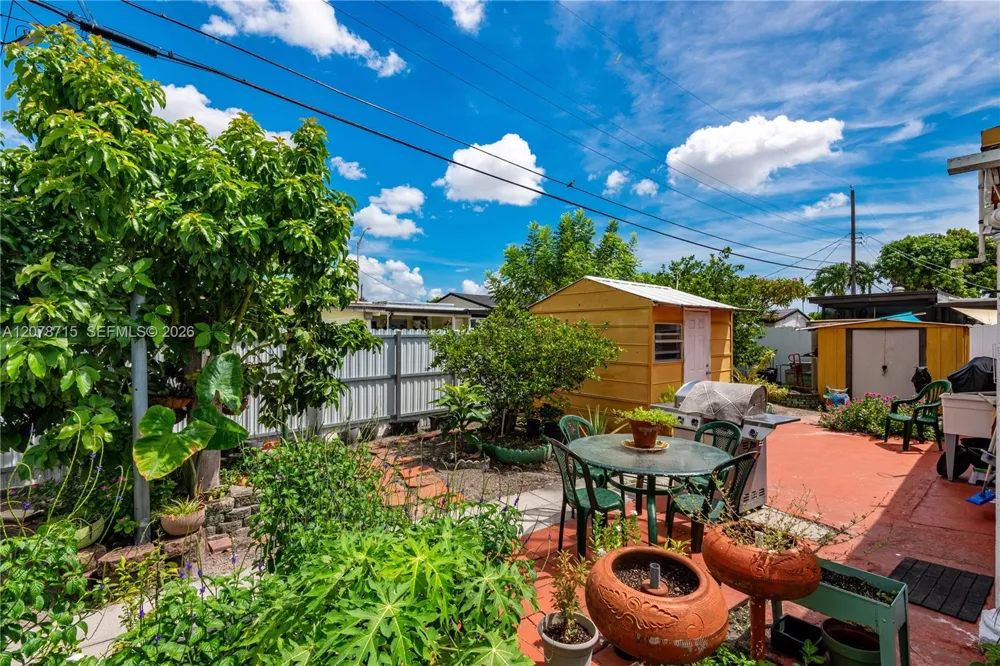 359 W 35th St Hialeah, FL 33012