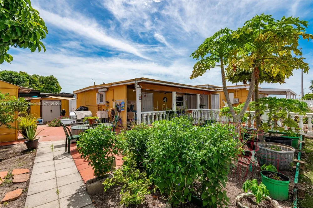 359 W 35th St Hialeah, FL 33012