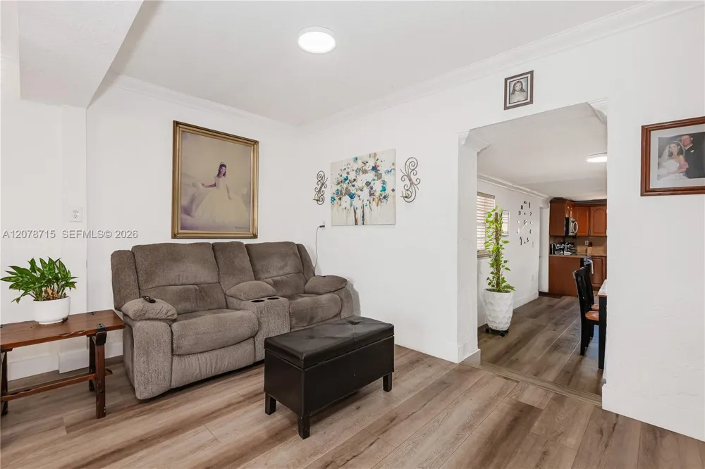 359 W 35th St Hialeah, FL 33012