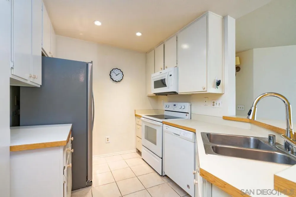 7267 Camino Degrazia #21 San Diego, CA 92111