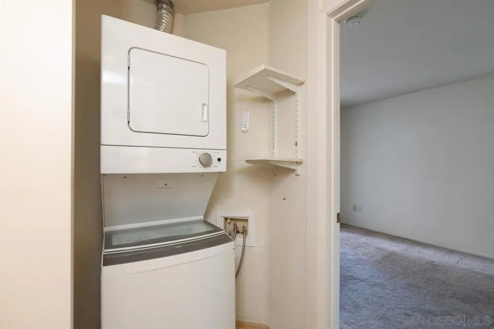 7267 Camino Degrazia #21 San Diego, CA 92111