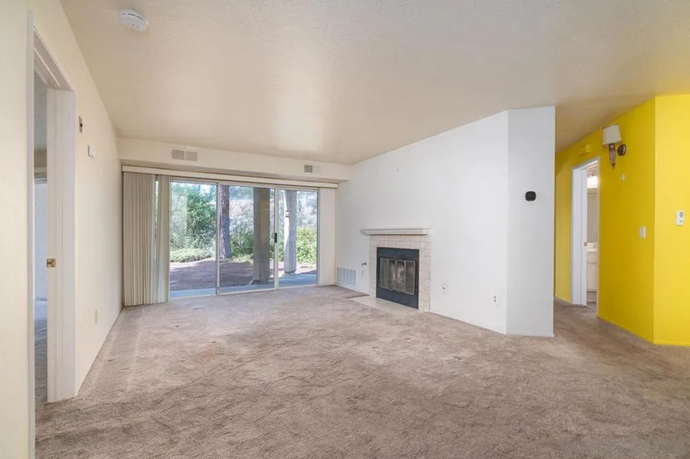 7267 Camino Degrazia #21 San Diego, CA 92111