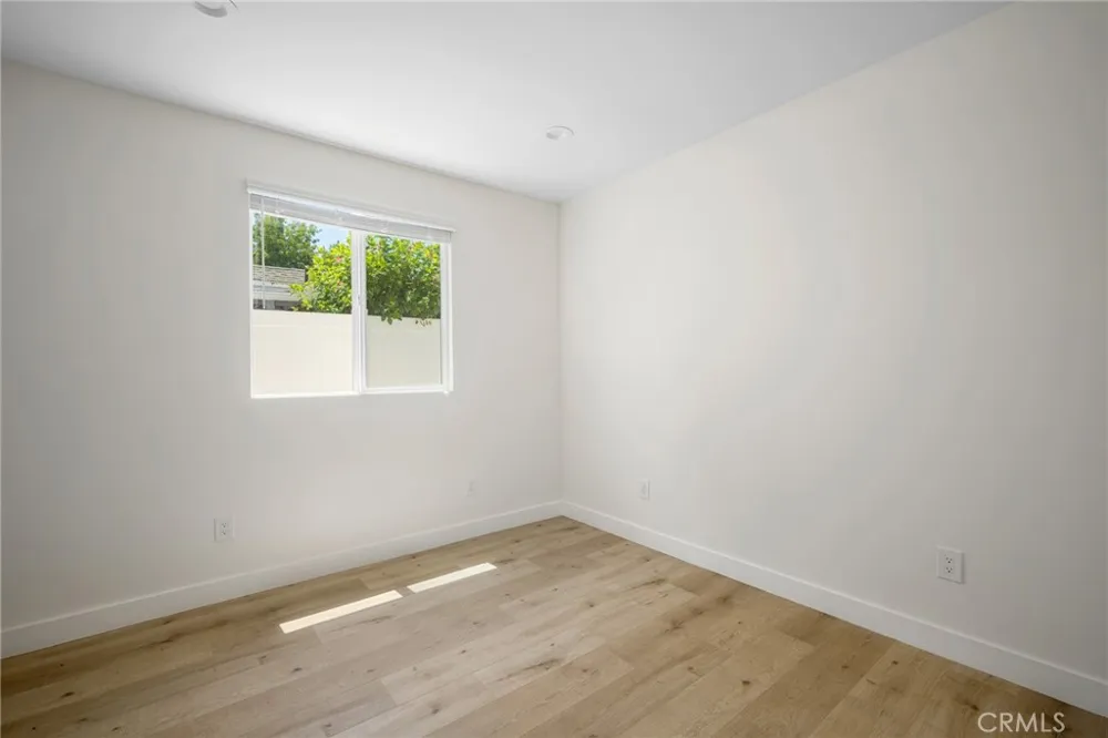 6849 De Celis Place Van Nuys, CA 91406