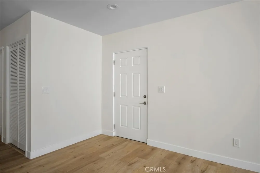 6849 De Celis Place Van Nuys, CA 91406
