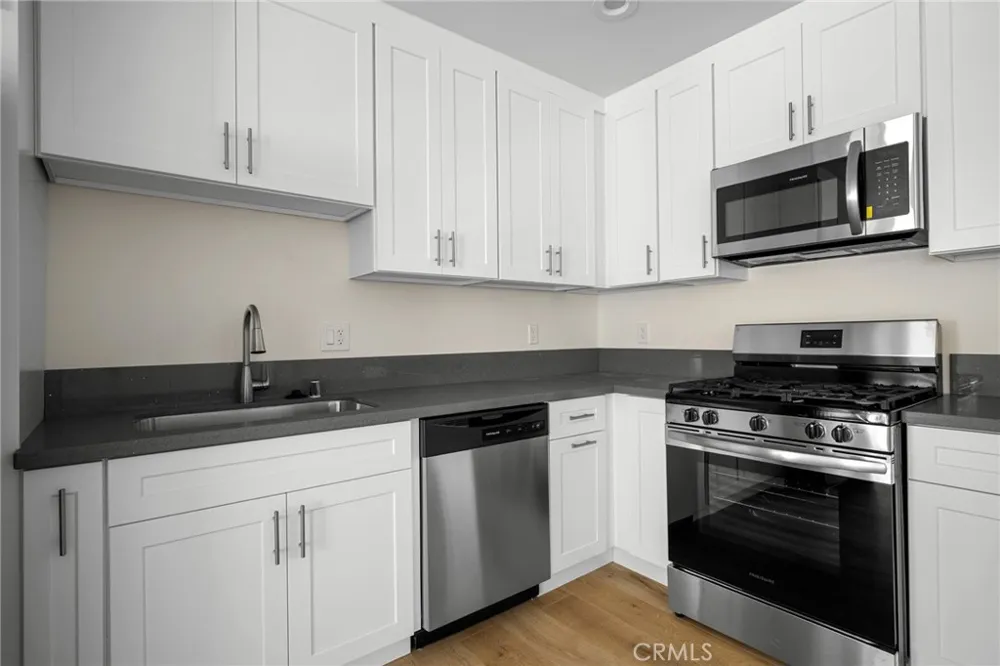 6849 De Celis Place Van Nuys, CA 91406
