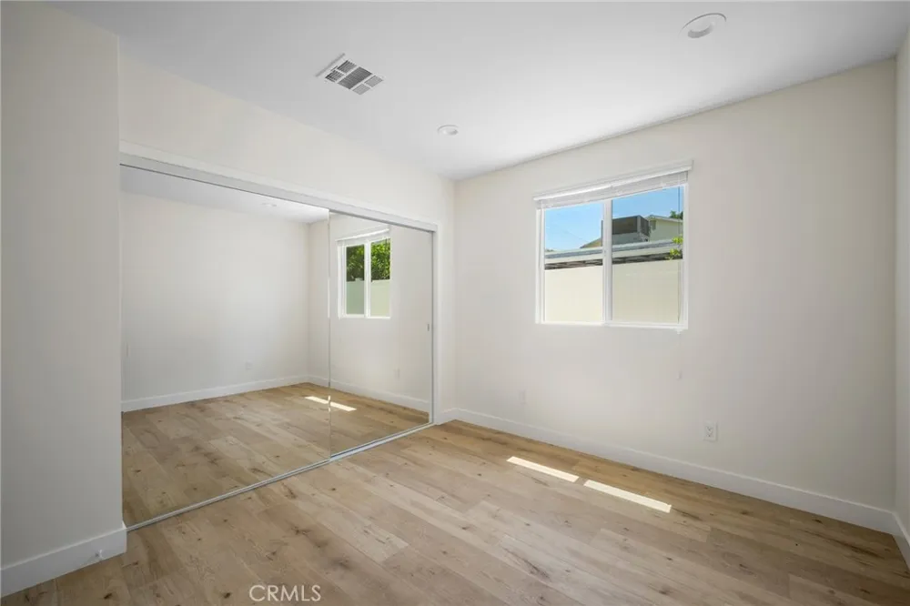 6849 De Celis Place Van Nuys, CA 91406