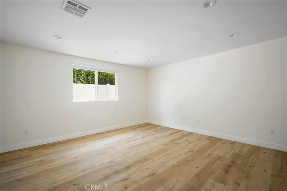 6849 De Celis Place Van Nuys, CA 91406