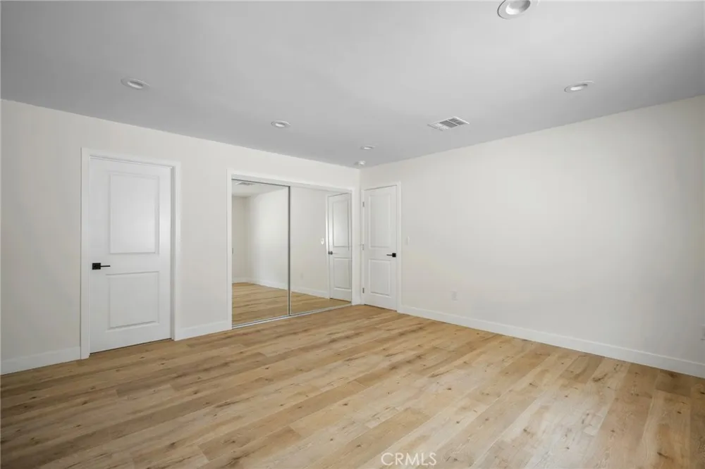 6849 De Celis Place Van Nuys, CA 91406