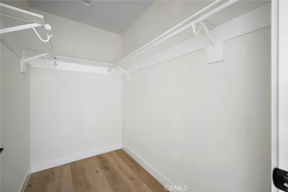 6849 De Celis Place Van Nuys, CA 91406
