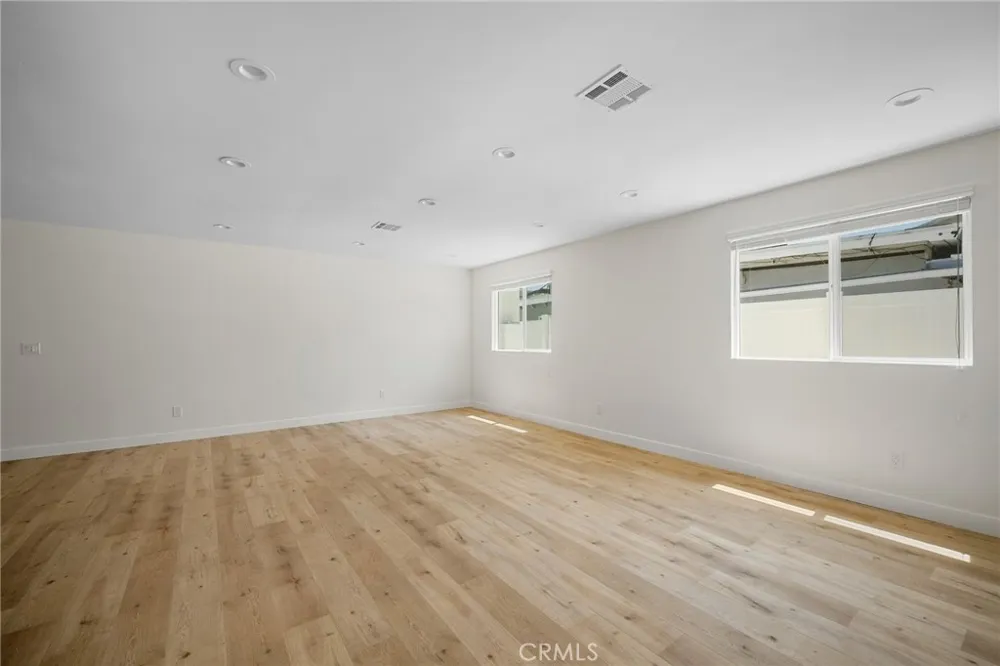 6849 De Celis Place Van Nuys, CA 91406