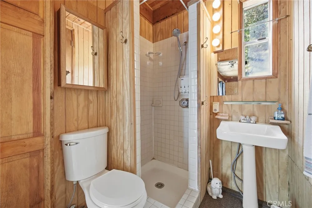 779 Virginia Court Lake Arrowhead, CA 92352