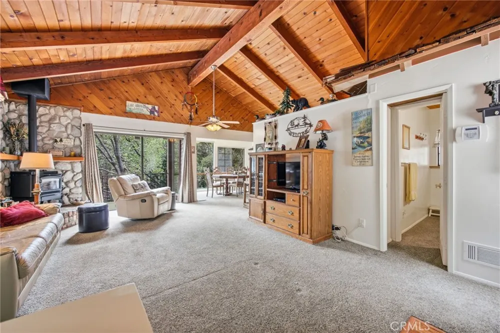 779 Virginia Court Lake Arrowhead, CA 92352