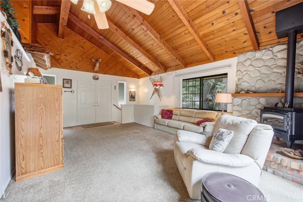 779 Virginia Court Lake Arrowhead, CA 92352