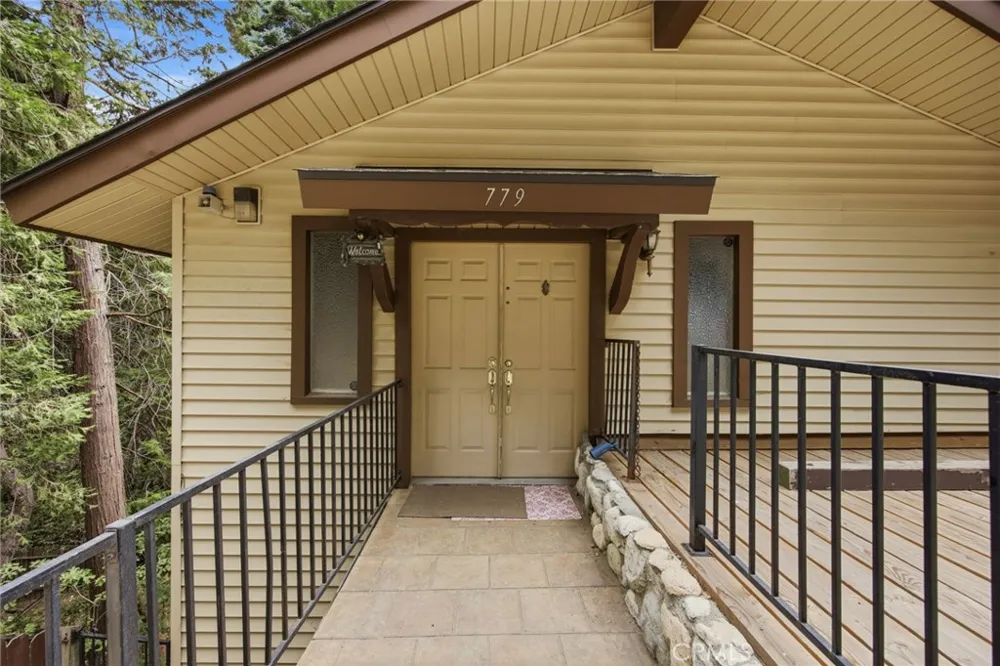 779 Virginia Court Lake Arrowhead, CA 92352