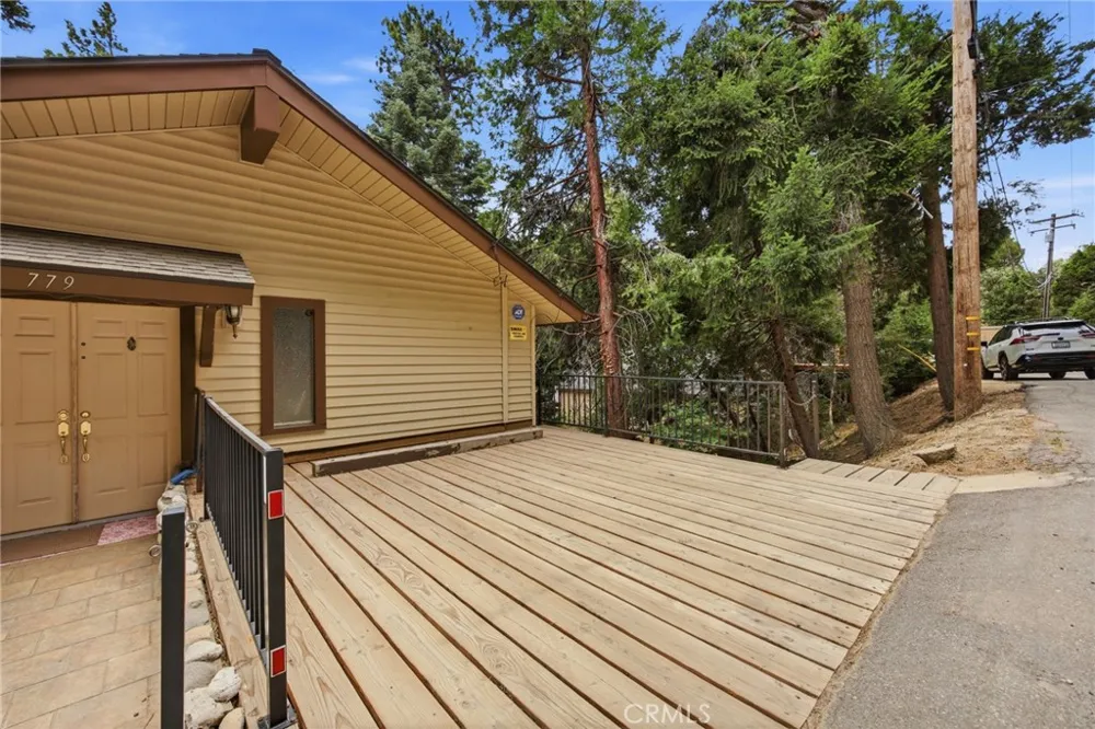 779 Virginia Court Lake Arrowhead, CA 92352