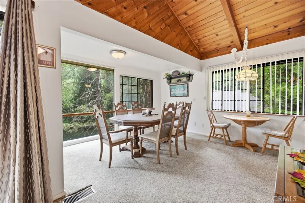 779 Virginia Court Lake Arrowhead, CA 92352