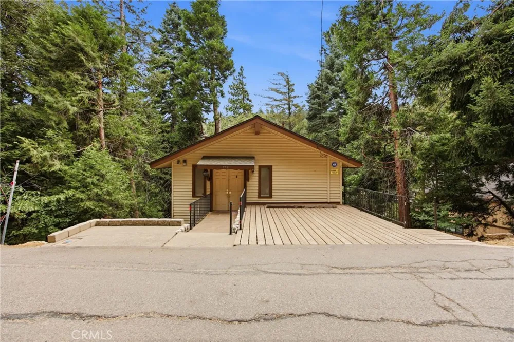 779 Virginia Court Lake Arrowhead, CA 92352