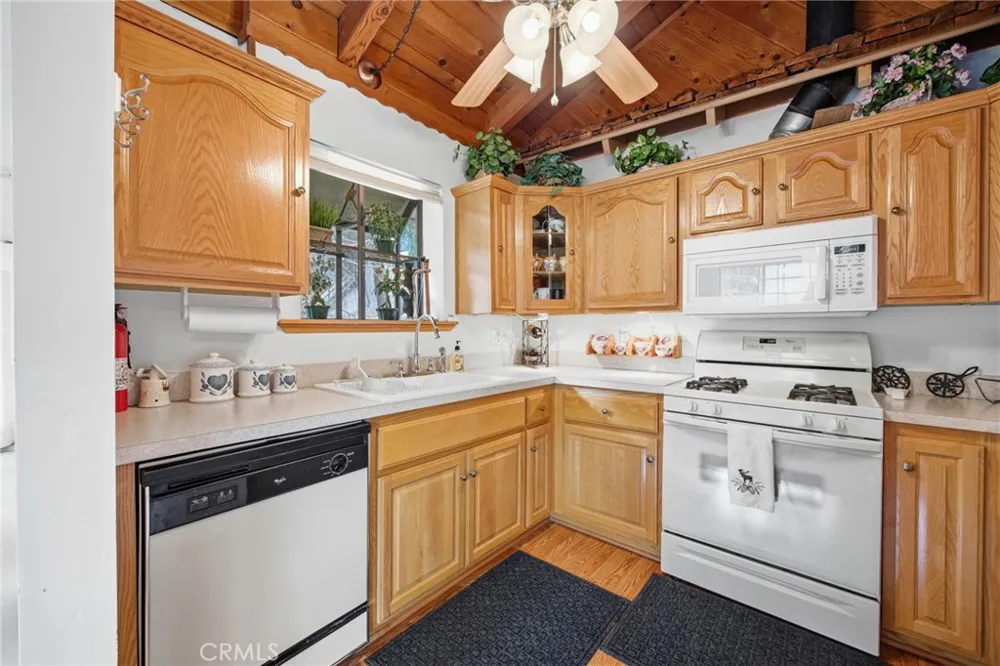 779 Virginia Court Lake Arrowhead, CA 92352