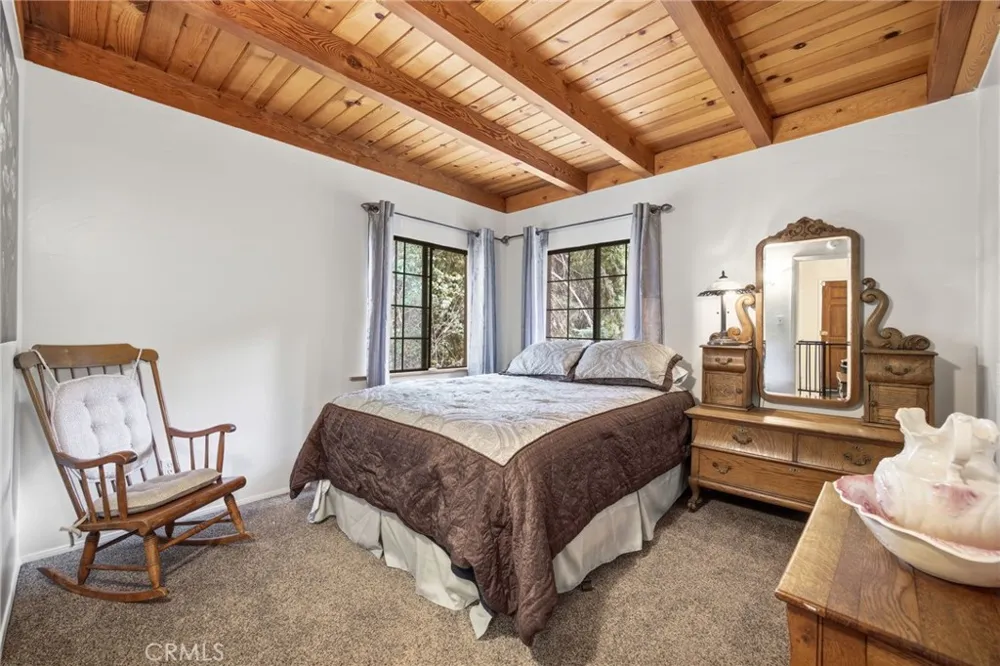 779 Virginia Court Lake Arrowhead, CA 92352