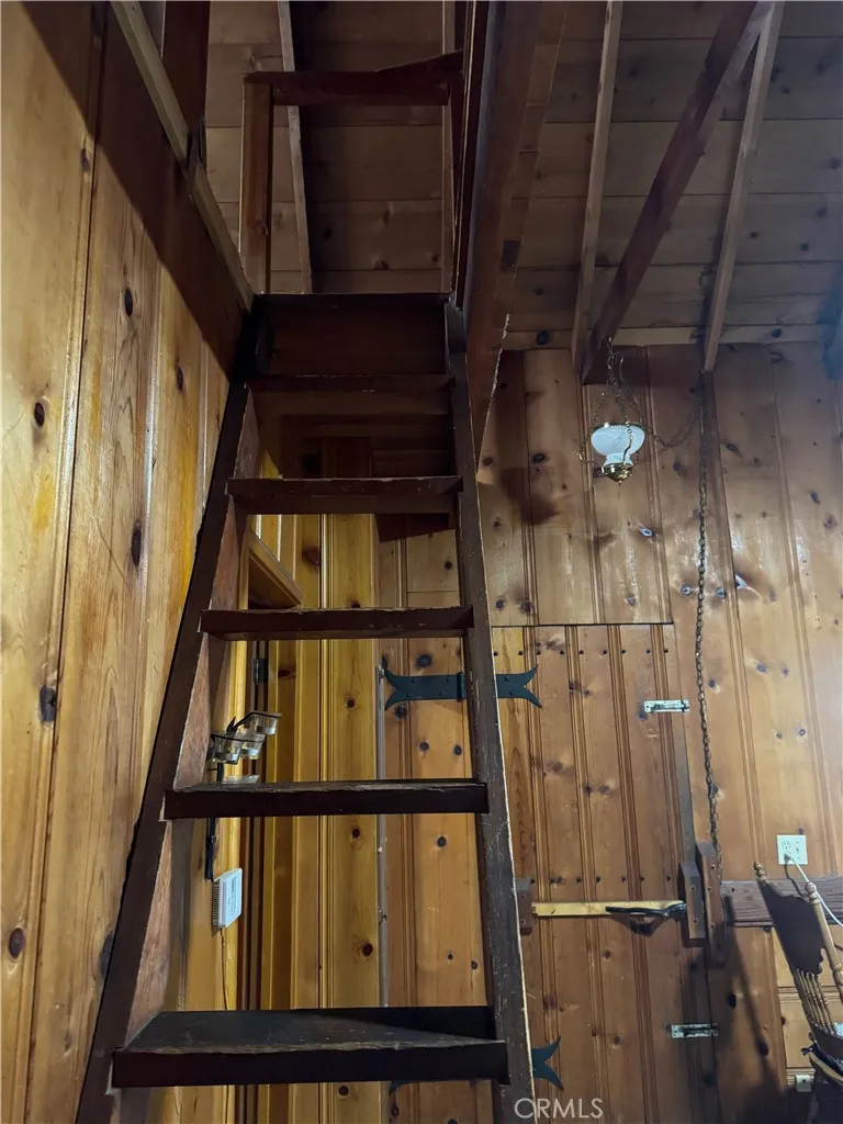 1029 Coulter Pine Road Crestline, CA 92325