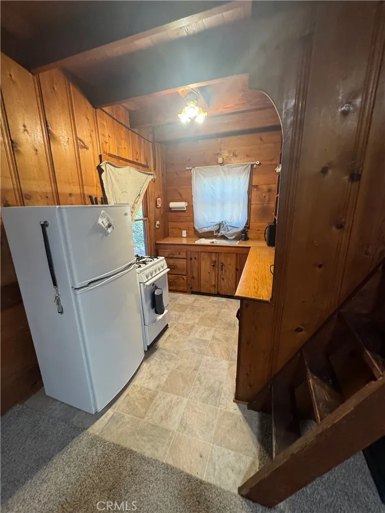1029 Coulter Pine Road Crestline, CA 92325