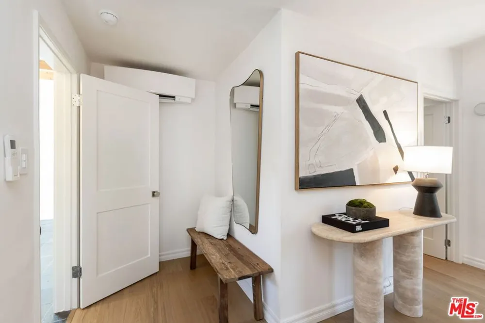 2458 Walnut Avenue Venice, CA 90291