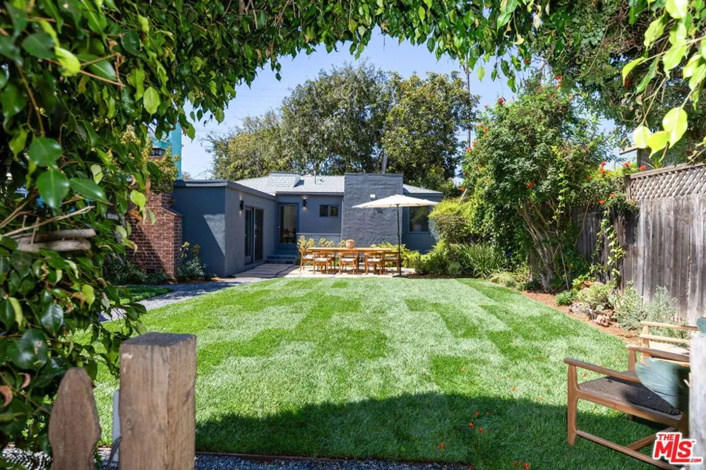 2458 Walnut Avenue Venice, CA 90291