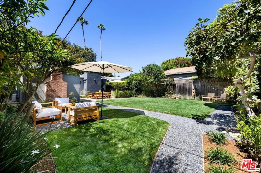 2458 Walnut Avenue Venice, CA 90291