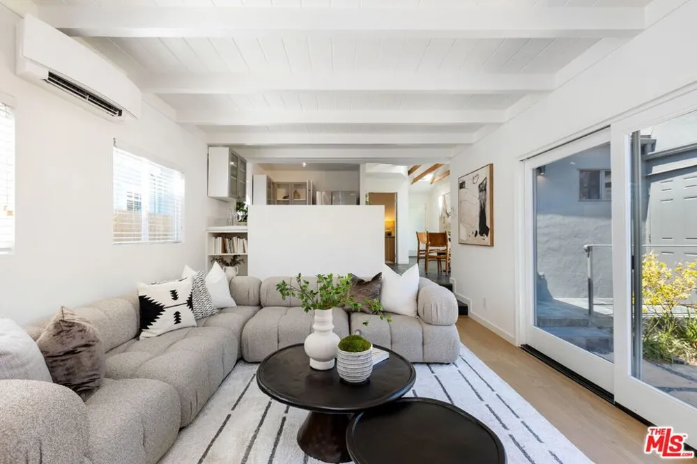 2458 Walnut Avenue Venice, CA 90291