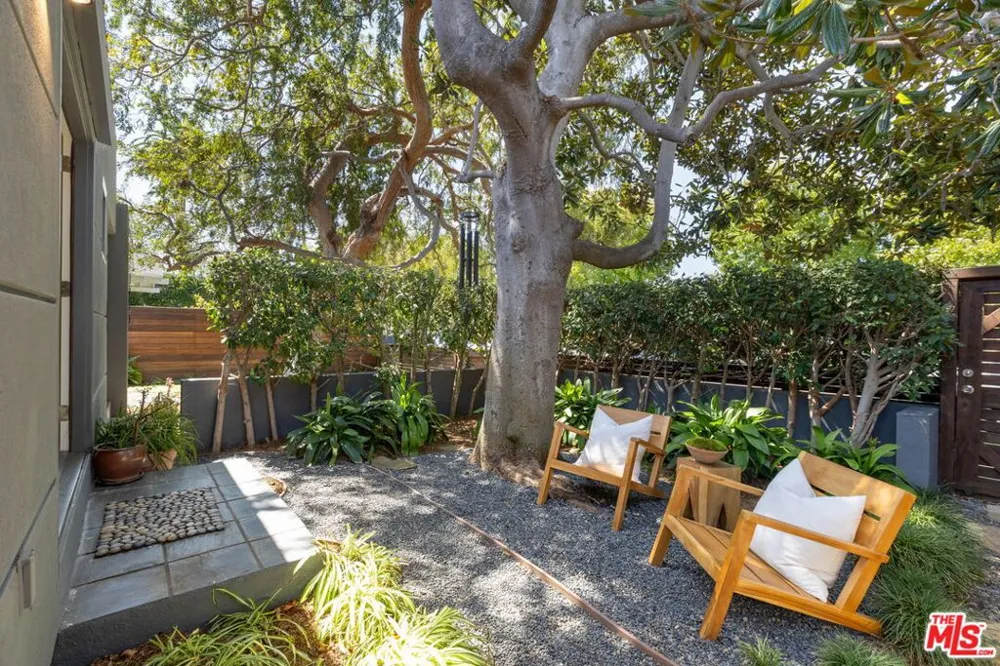 2458 Walnut Avenue Venice, CA 90291