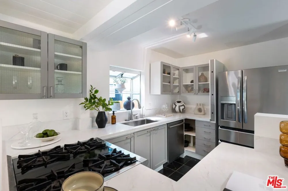 2458 Walnut Avenue Venice, CA 90291